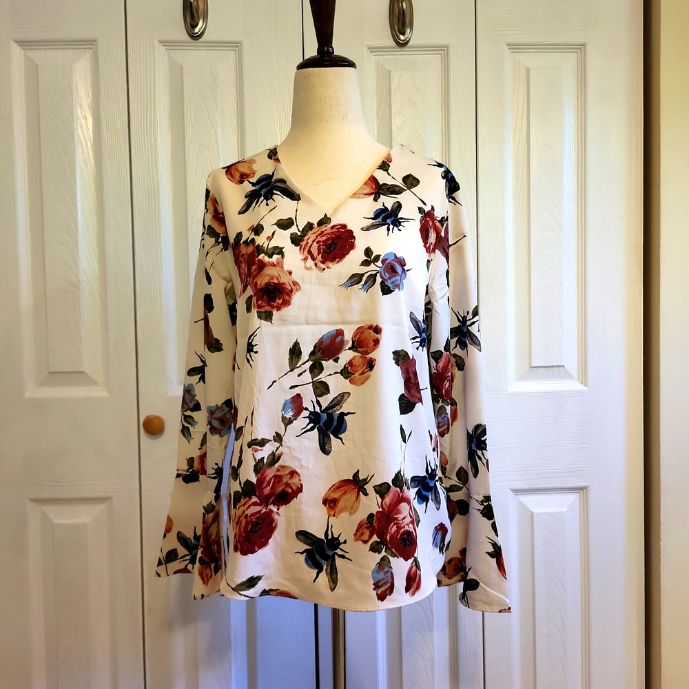 Floral Bell Cuffs Blouse